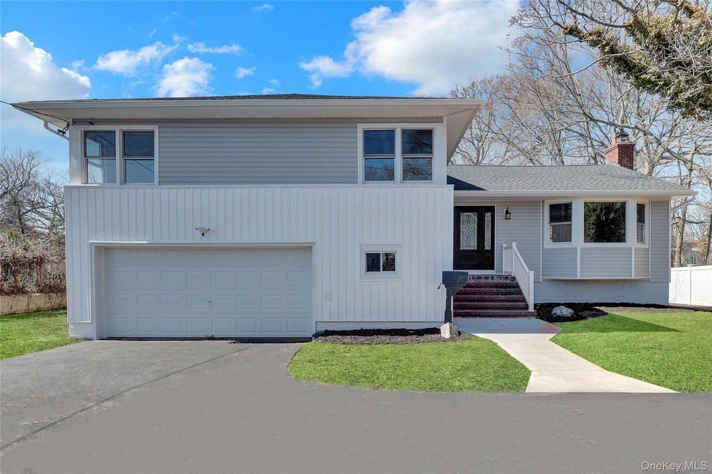 3 bedroom house for sale at 201 Brookside Ave Baldwin - $899,900