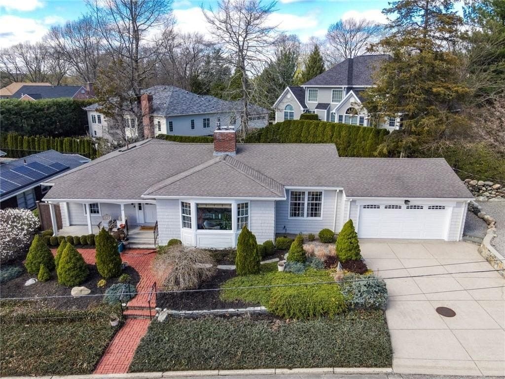 3 bedroom house for sale at 12 Coldbrook Ct Cranston 02920 - $699,000