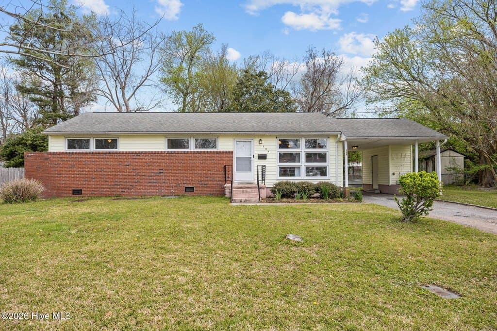 3 bedroom house for sale at 706 Vernon Dr Jacksonville 28540 - $212,000