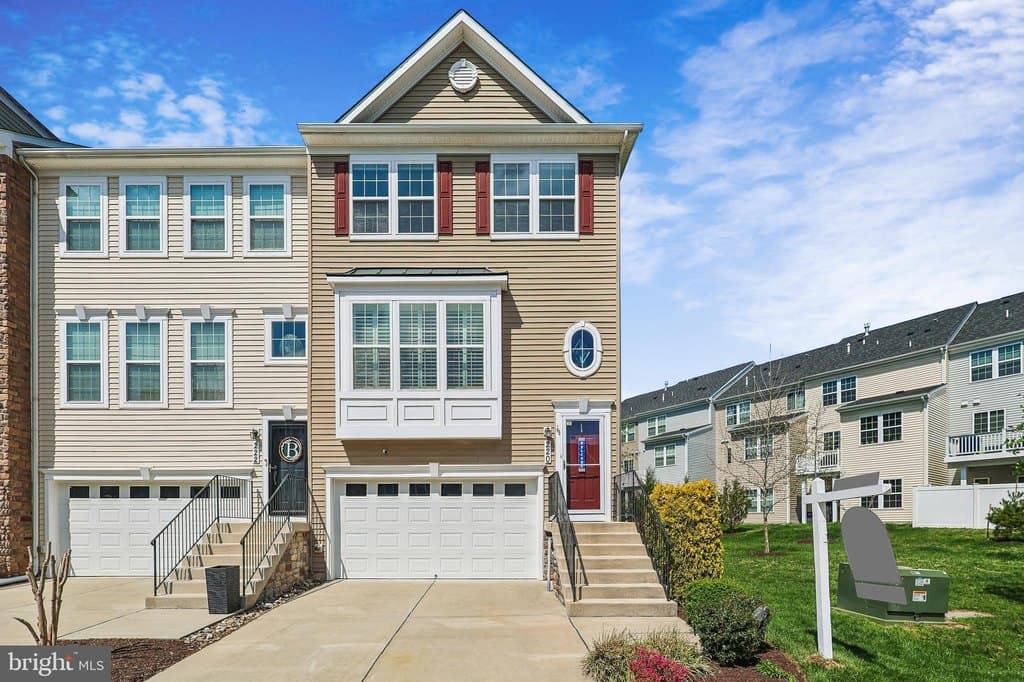 3 bedroom townhouse for sale at 220 Cabernet St Millersville 21108 - $565,000