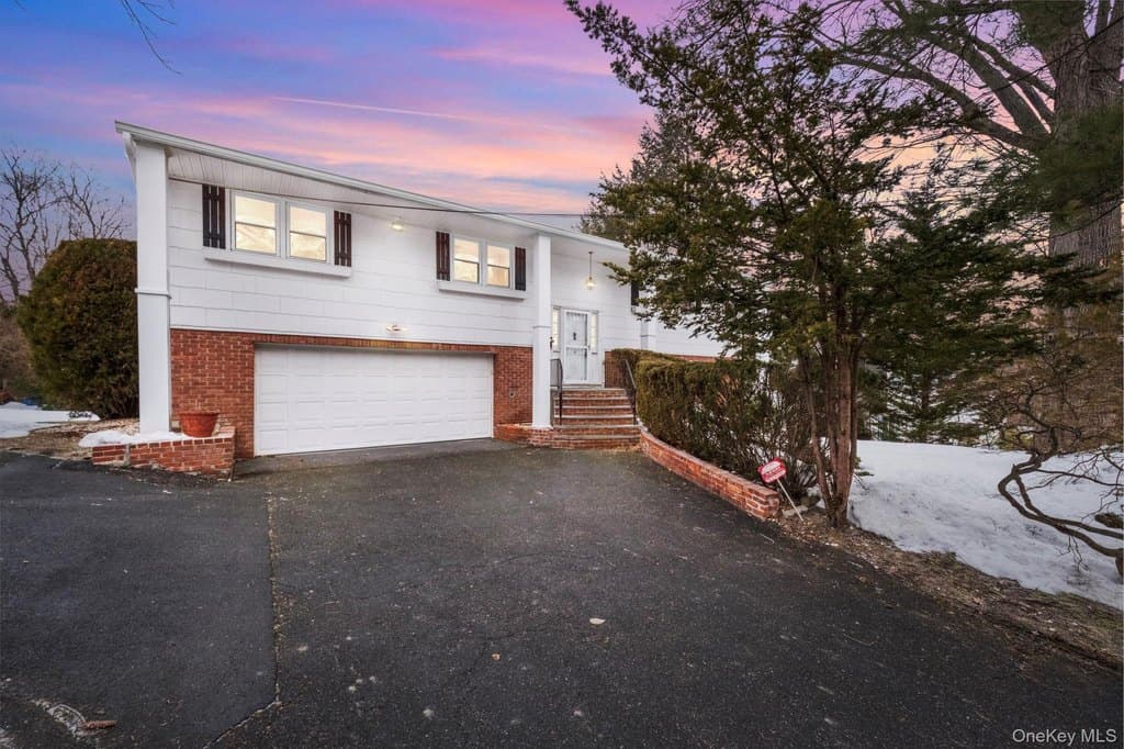4 bedroom house for sale at 32 Bramblebrook Rd Ardsley - $1,050,000
