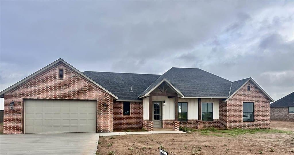 3 bedroom house for sale at 5430 NE Minnow Ln Elgin 73538 - $359,000