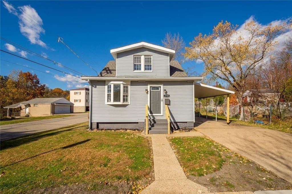 3 bedroom house for sale at 2738 Robertson Ave Baldwin - $189,900