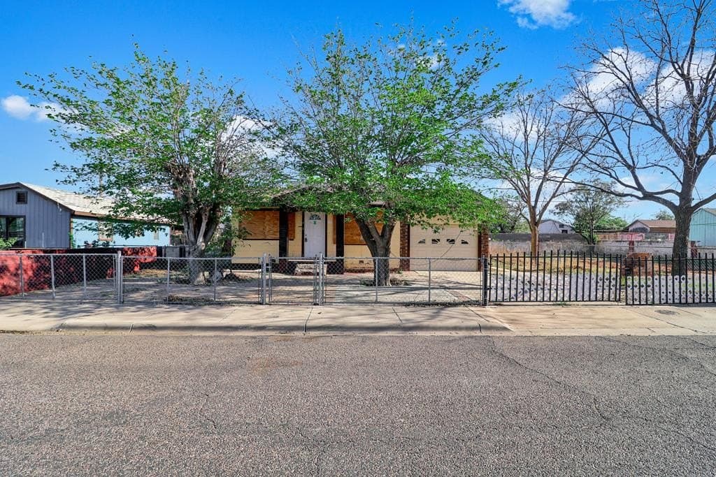 2 bedroom house for sale at 1205 Wilson St Odessa 79763 - $65,000
