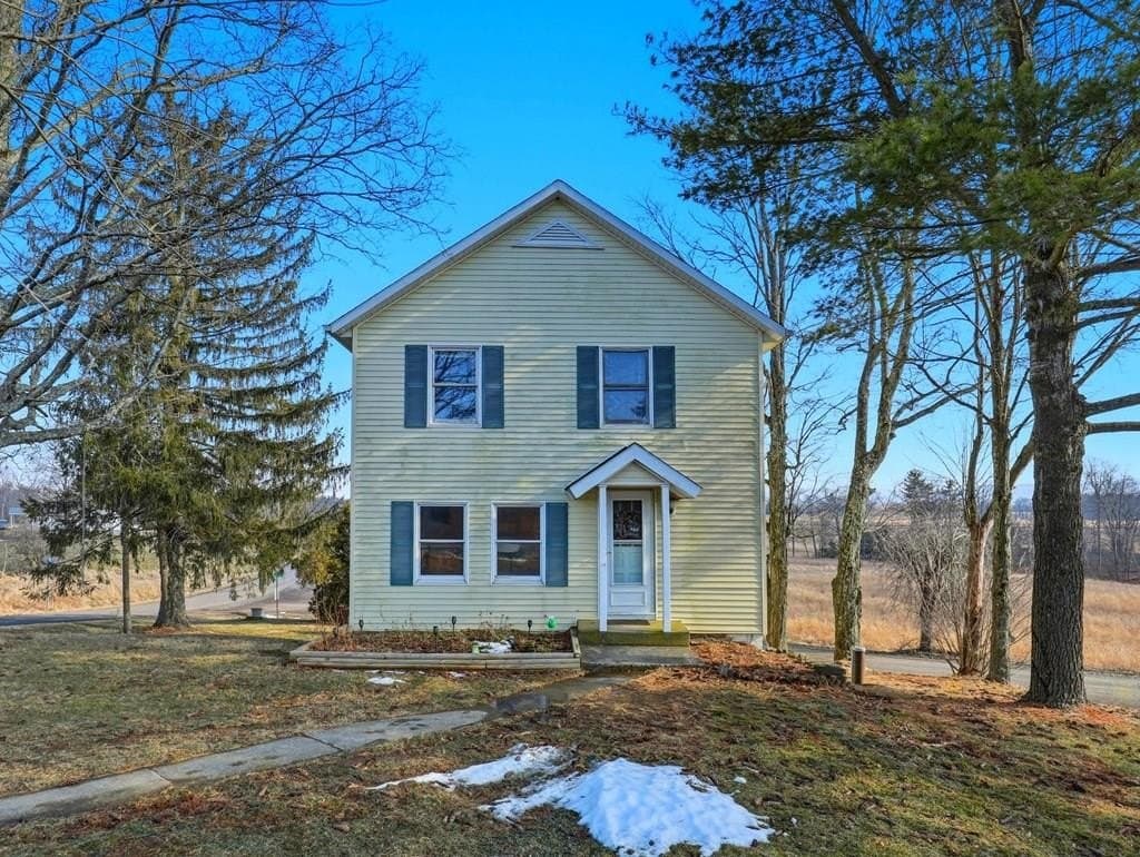 3 bedroom house for sale at 1319 East Rd Burlington - $175,000