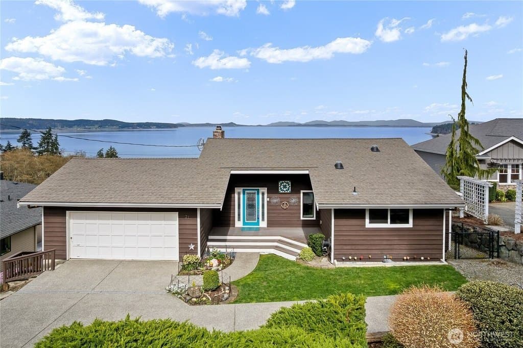 3 bedroom house for sale at 21 Conley Dr Camano - $1,150,000