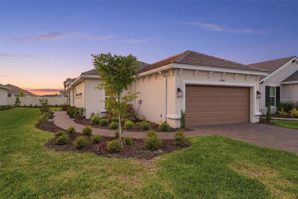2 bedroom house for sale at 29485 Velletri Ln Wesley Chapel 33543 - $400,000