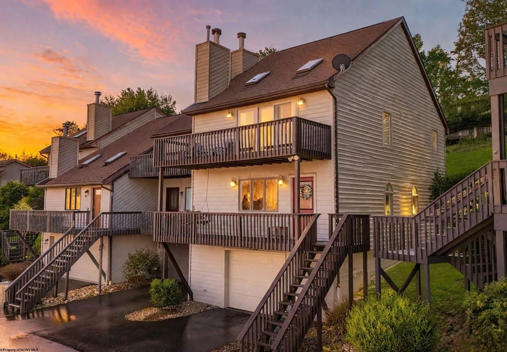 3 bedroom townhouse for sale at 615 Mariner Vlg Morgantown 26508 - $335,000