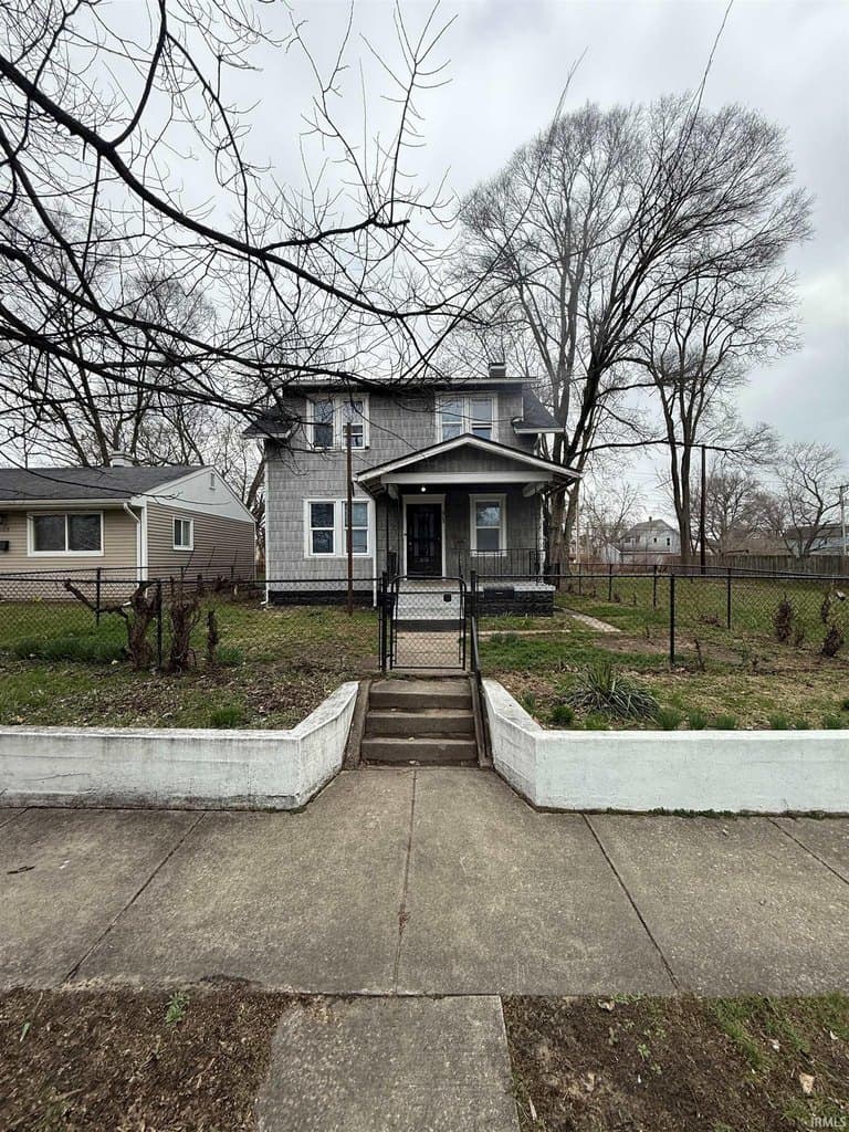 3 bedroom house for sale at 613 E Broadway St South Bend - $100,000