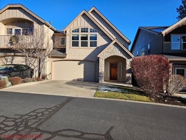 4 bedroom townhouse for sale at 61148 Foxglove Loop Bend - $619,900
