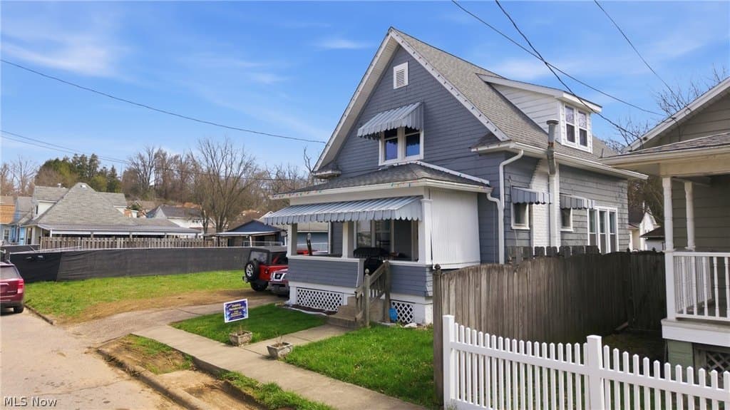 2 bedroom house for sale at 2318 Clement Ave Parkersburg 26101 - $110,000