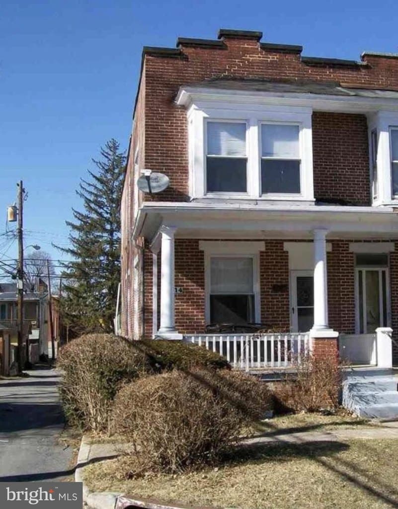 3 bedroom townhouse for sale at 1814 Forster St Harrisburg 17103 - $155,000
