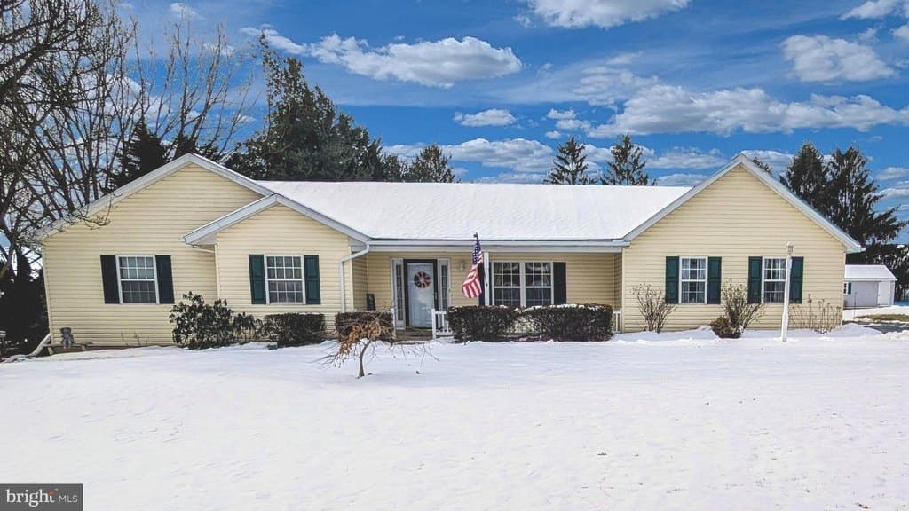 3 bedroom house for sale at 37 Fairway Dr Bowmansville - $419,000