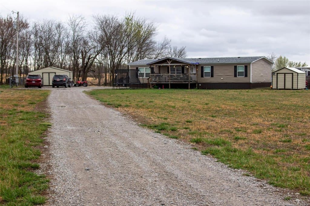 3 bedroom mobile home for sale at 17810 Harreld Rd Beggs - $240,000