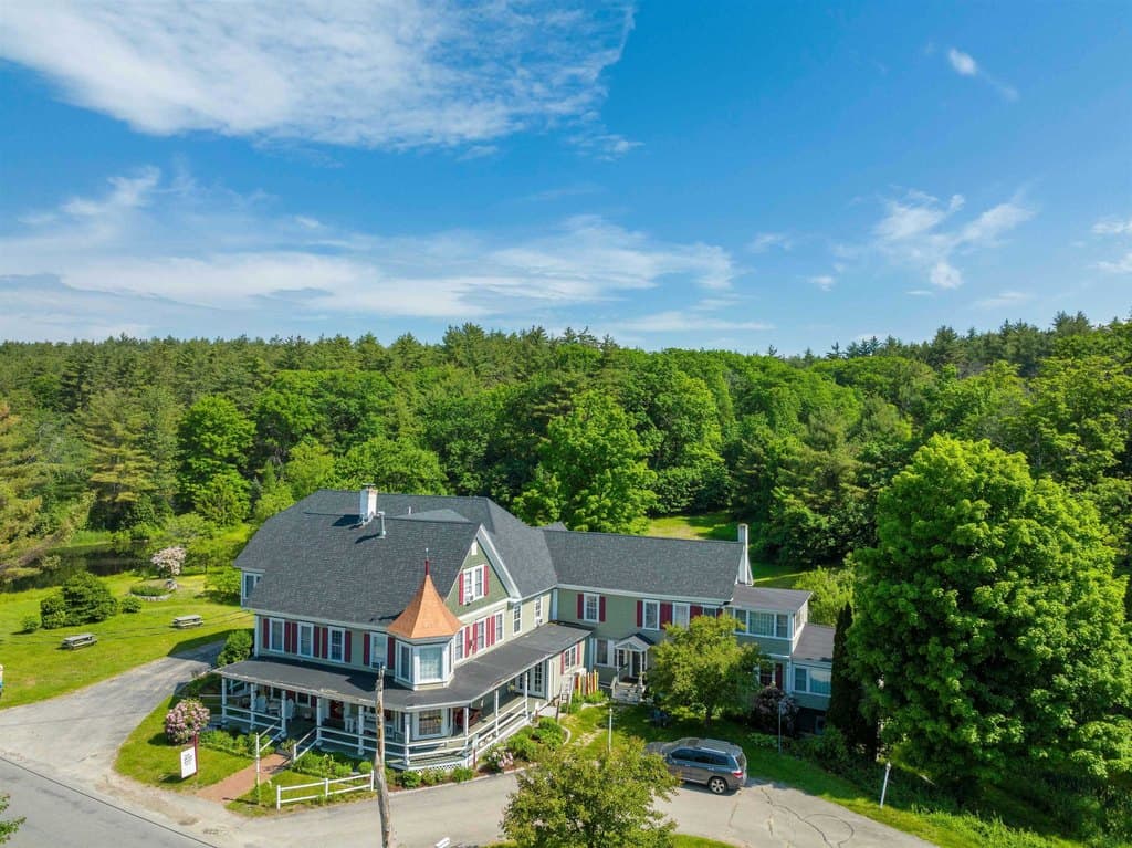13 bedroom house for sale at 67 Pleasant View Rd Bradford - $1,500,000