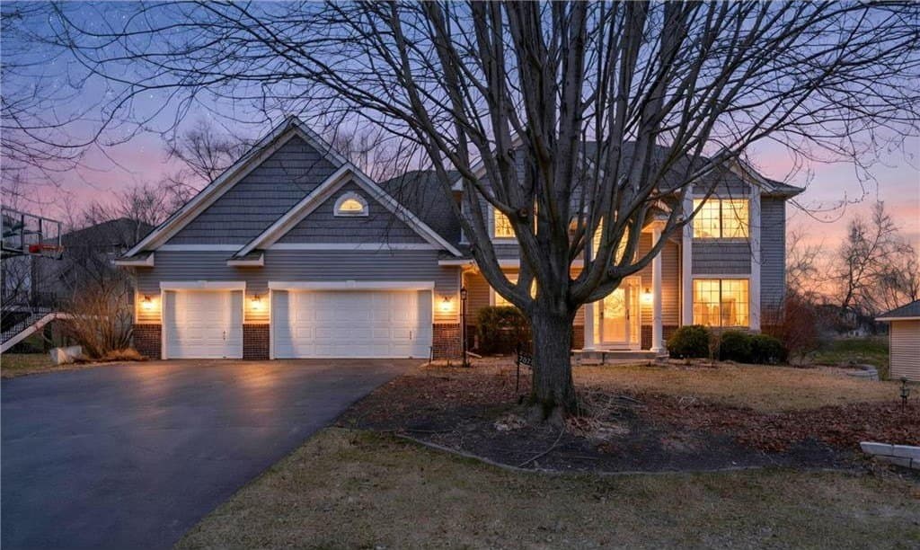 5 bedroom house for sale at 2829 Eagle Valley Cir Woodbury 55129 - $625,000