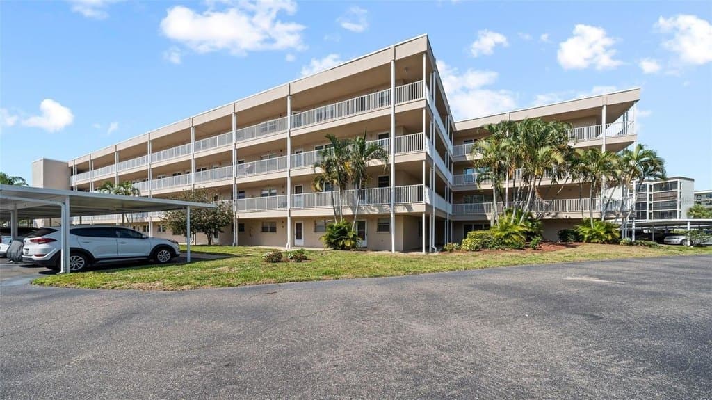 2 bedroom condo for sale at 9950 62nd Ter N Apt 404 Bay Pines - $137,500