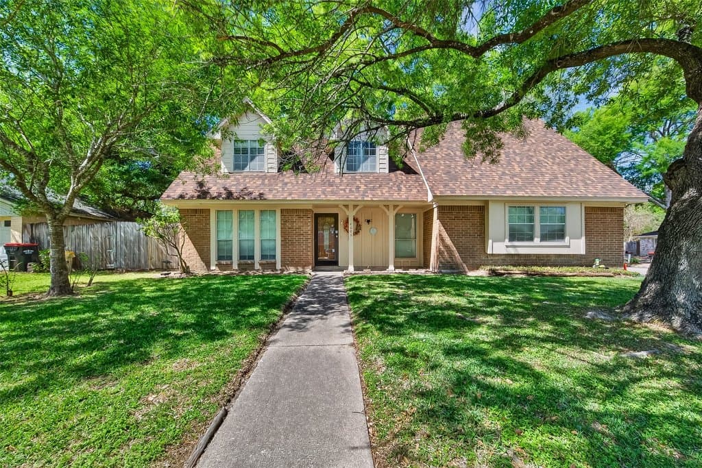 3 bedroom house for sale at 4606 Chaparral Dr Baytown 77521 - $255,000