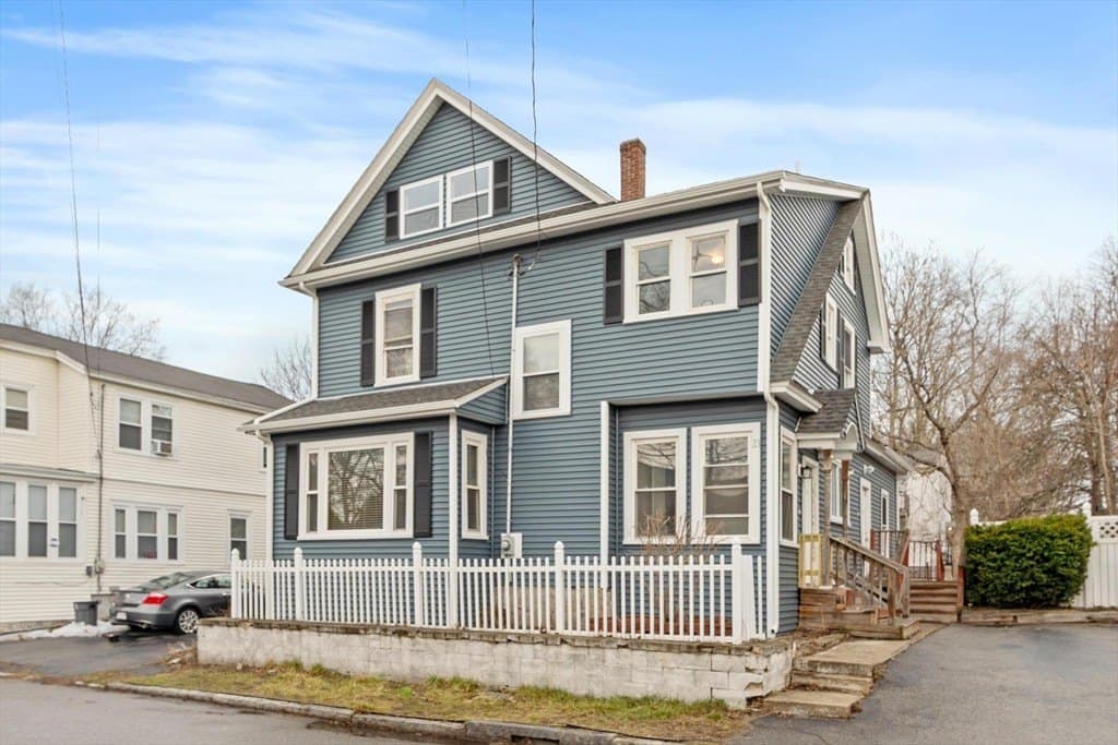5 bedroom house for sale at 23 Emery St Lowell 01851 - $610,000