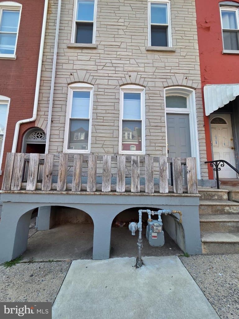 6 bedroom townhouse for sale at 232 S 13th St Reading 19602 - $229,900