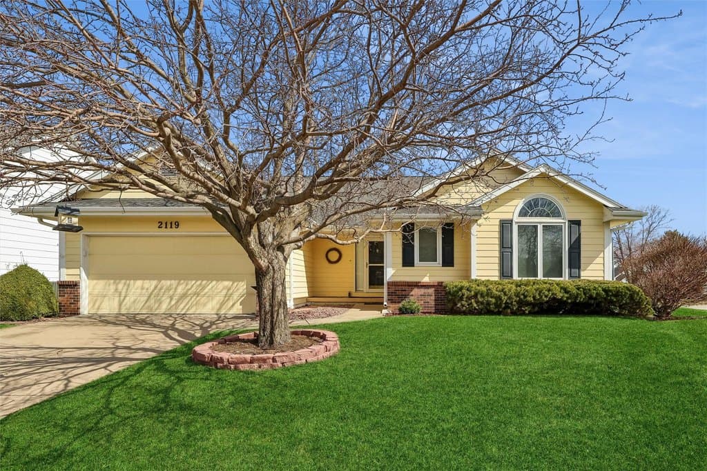4 bedroom house for sale at 2119 NW 147th St Clive 50325 - $375,000