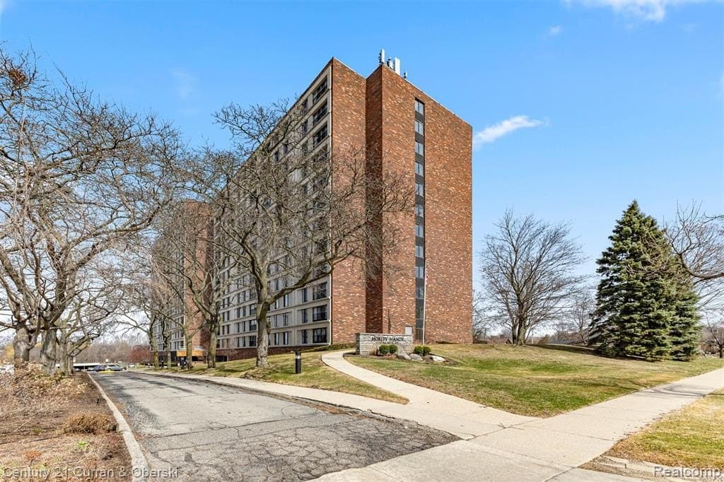 2 bedroom condo for sale at 21800 Morley Ave Apt 618 Dearborn 48124 - $125,000