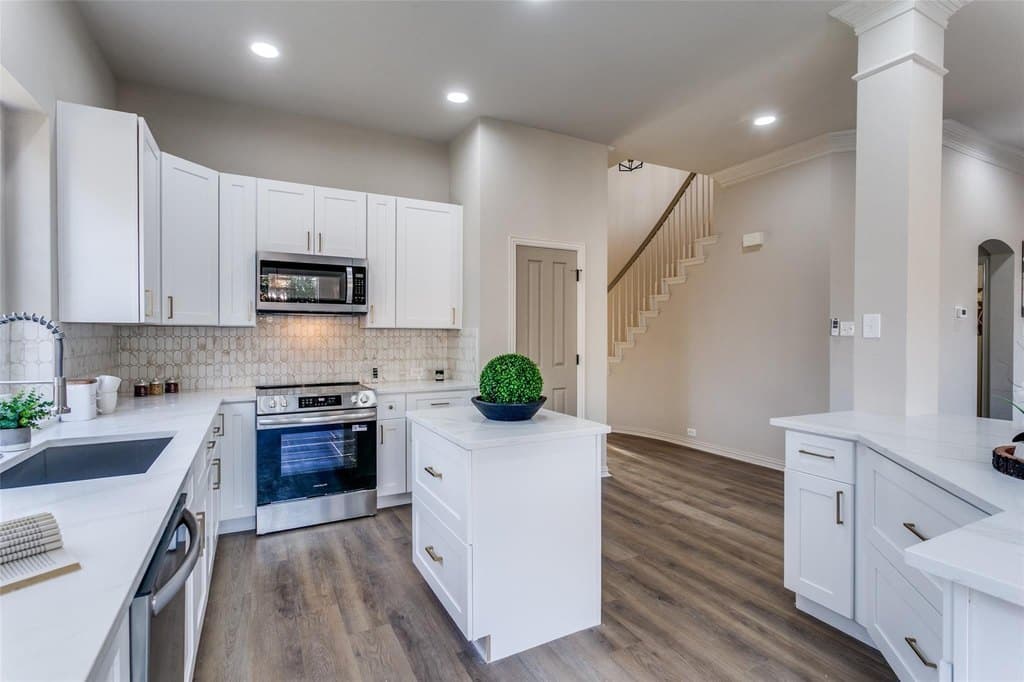 4 bedroom house for sale at 3501 Maplewood Ct Bedford - $620,000