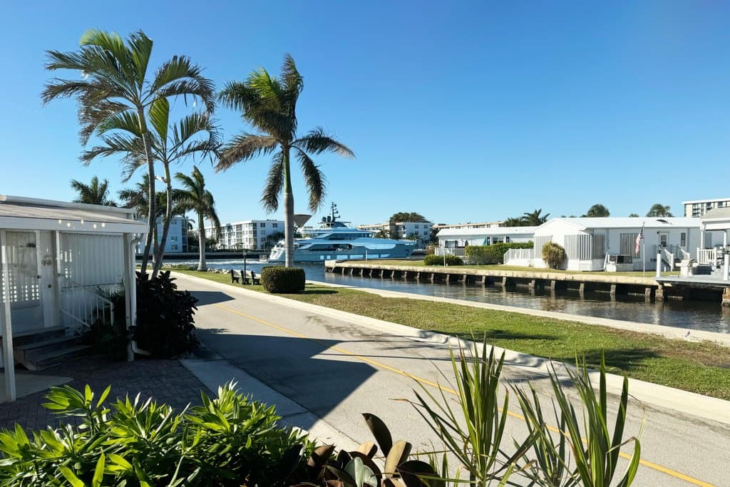 1 bedroom mobile home for sale at 208 Flamingo Dr N Unit N Briny Breezes - $375,000
