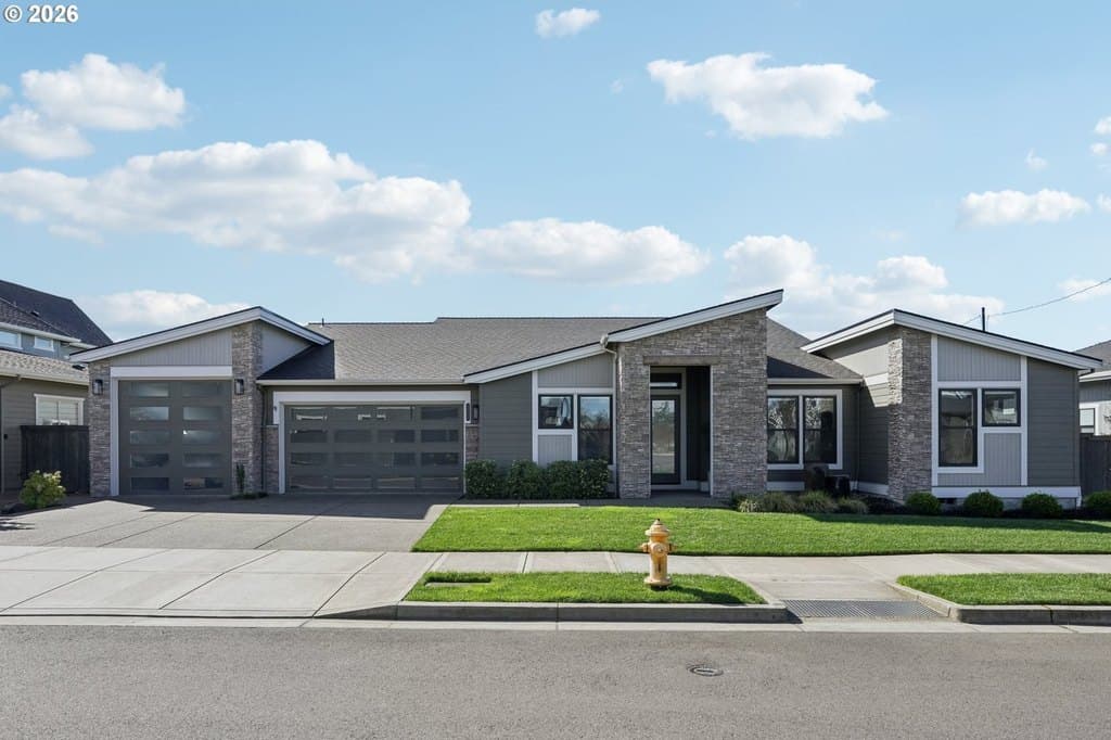 4 bedroom house for sale at 5904 SE McInnis St Hillsboro 97123 - $1,599,000