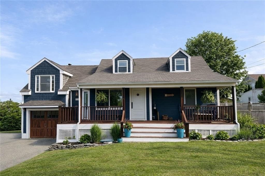 4 bedroom house for sale at 206 Reservoir Rd Middletown 02842 - $975,000