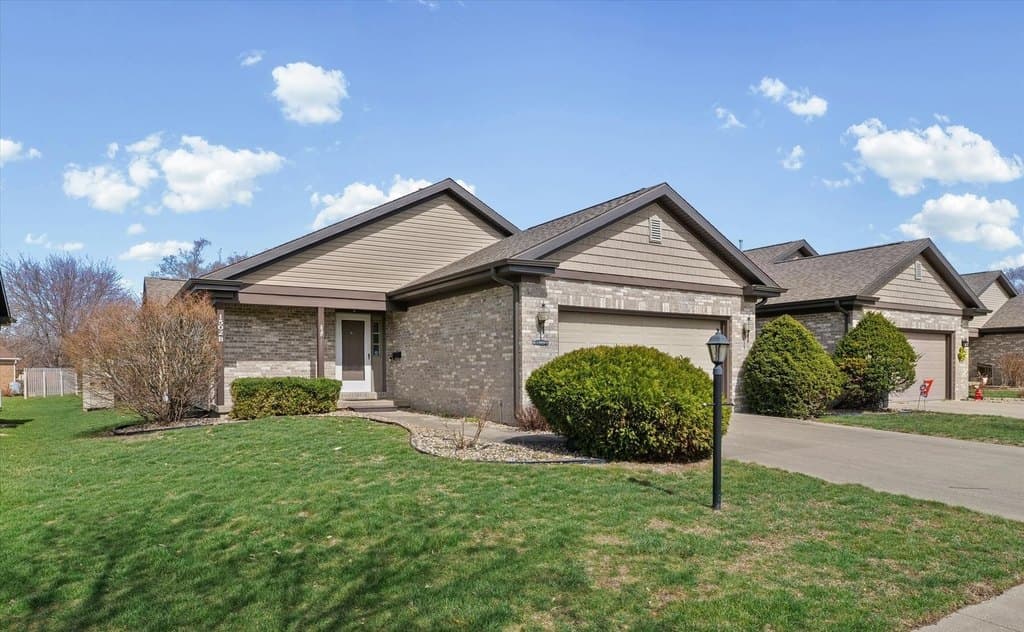 2 bedroom condo for sale at 1502 Theodore Dr Unit B Champaign - $285,000