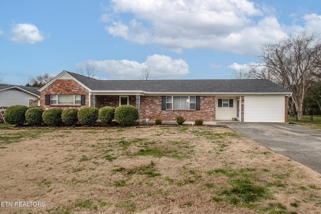 3 bedroom house for sale at 978 N Linden Dr Alcoa - $375,000