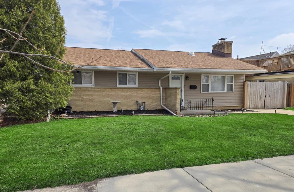 3 bedroom house for sale at 2811 Ruby Ave Racine 53402 - $324,900