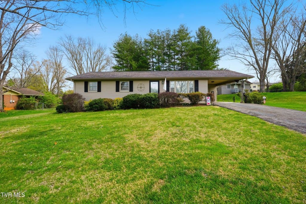 4 bedroom house for sale at 1211 Oakdell Ct Johnson City 37604 - $364,900