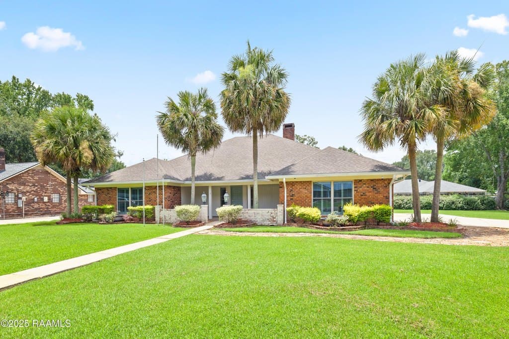 4 bedroom house for sale at 1127 N Monte Blanc Dr Abbeville - $429,000