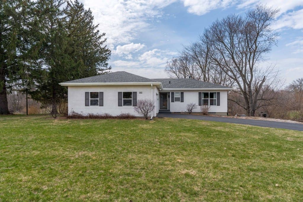 3 bedroom house for sale at 5002 Fairhaven Rd Davenport 52807 - $299,900