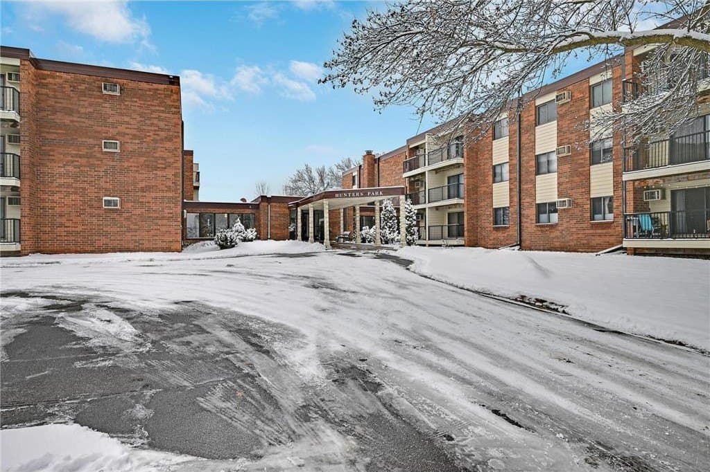 2 bedroom condo for sale at 4 Pine Tree Dr Apt 110 Arden Hills - $160,000