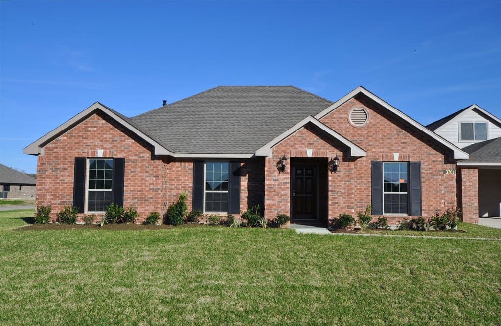 4 bedroom house for sale at 3701 Pedregal Rd League City 77539 - $445,791