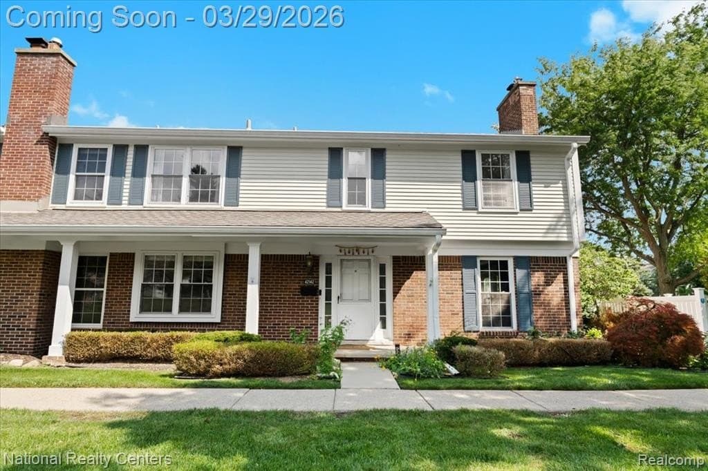 3 bedroom townhouse for sale at 42142 Roscommon St Novi 48167 - $319,998