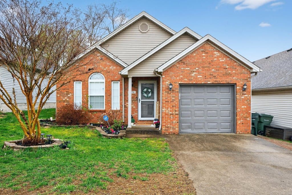 3 bedroom house for sale at 2775 Trailwood Ln Lexington - $285,000