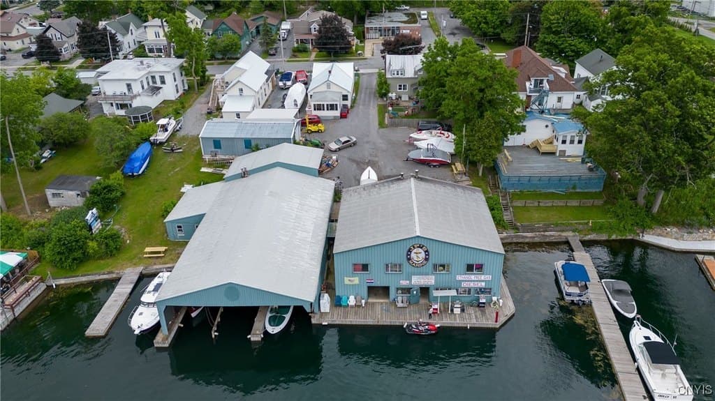 7 bedroom house for sale at 16 Bethune St Alexandria Bay - $3,900,000
