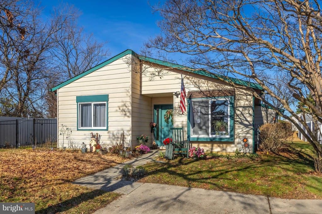 2 bedroom house for sale at 17 Hickory Ln Beckett - $315,000