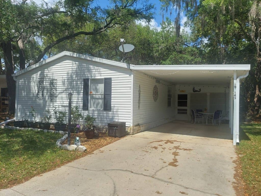 3 bedroom mobile home for sale at 143 Landing Dr Leesburg 34748 - $59,900