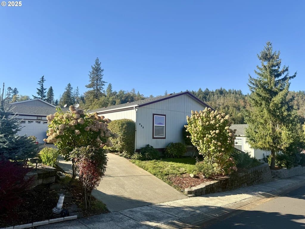 3 bedroom mobile home for sale at Address unavailable Canyonville - $69,000