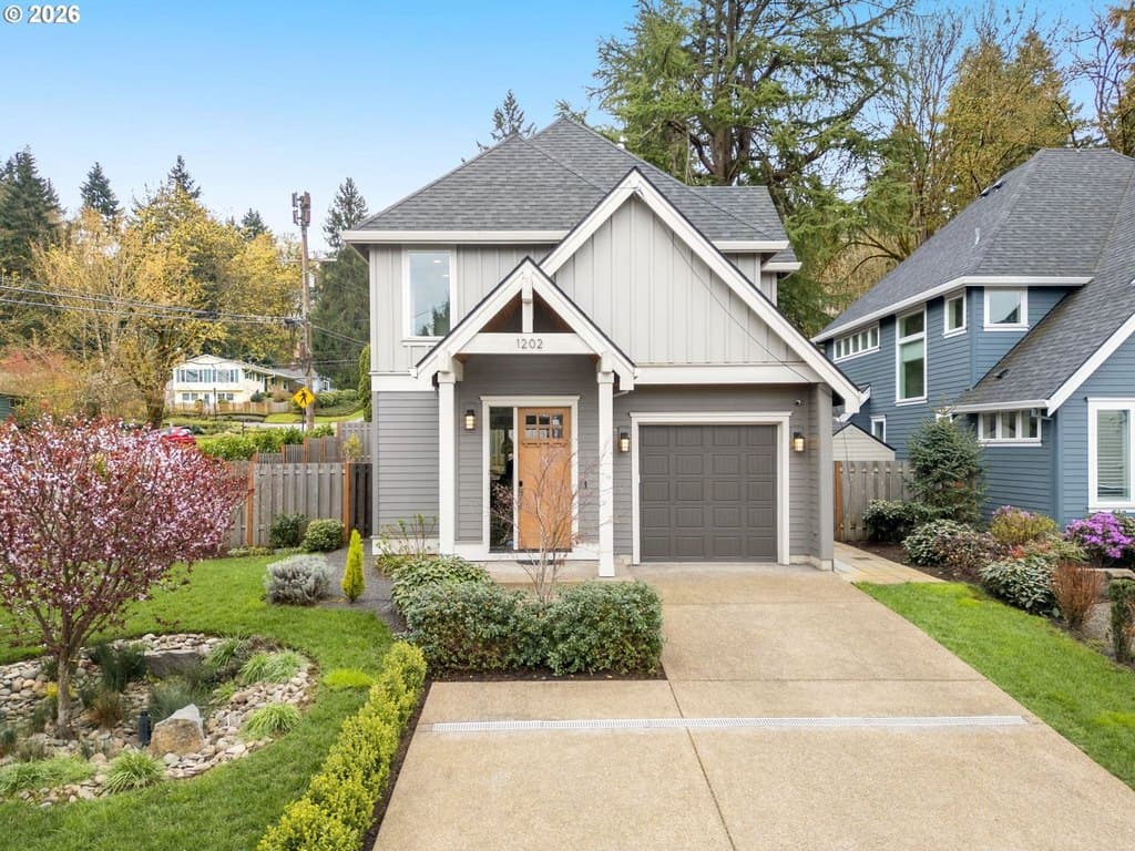 2 bedroom house for sale at 1202 Spruce St Lake Oswego 97034 - $1,075,000