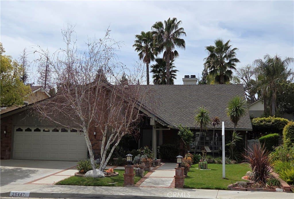 4 bedroom house for sale at 25447 Via Novia Santa Clarita - $875,000