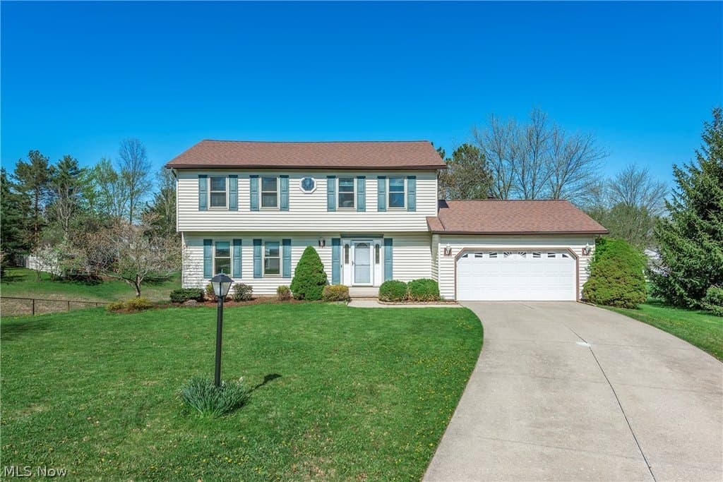 4 bedroom house for sale at 13811 Lodge Dr North Royalton 44133 - $420,000