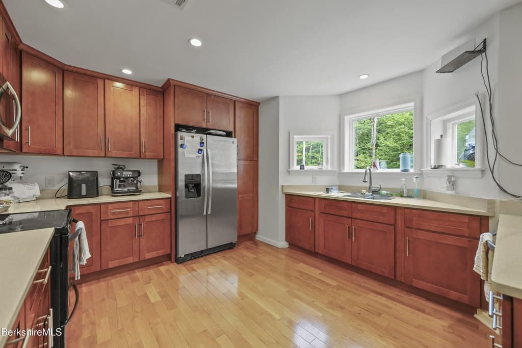 4 bedroom house for sale at 674 Benton Hill Rd Becket - $535,000