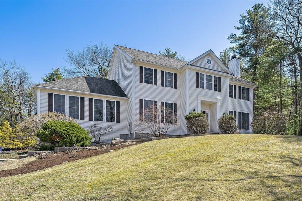 4 bedroom house for sale at 17 Alexandra Way Acton - $1,149,000