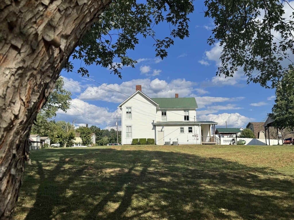 3 bedroom house for sale at 1432 County Road 42 Athalia - $239,900